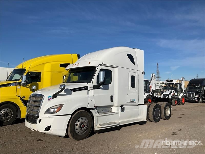 Freightliner Cascadia 126 6x4 T/A Sleeper Truck Tractor Tractor Units