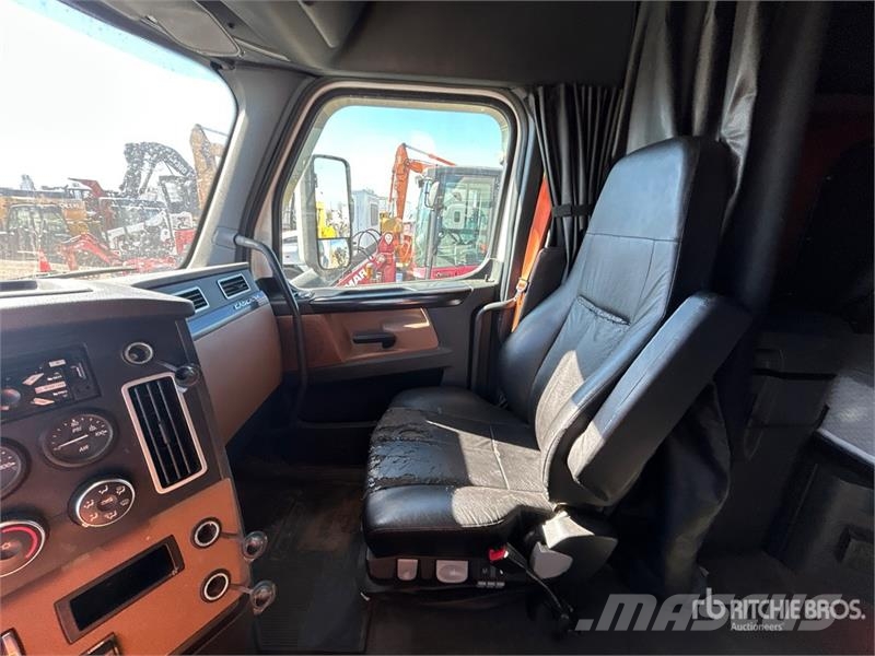 Freightliner Cascadia 126 6x4 T/A Sleeper Truck Tractor Sattelzugmaschinen