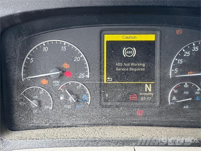 Freightliner Cascadia 126 6x4 T/A Sleeper Truck Tractor (Inoper Tegljači