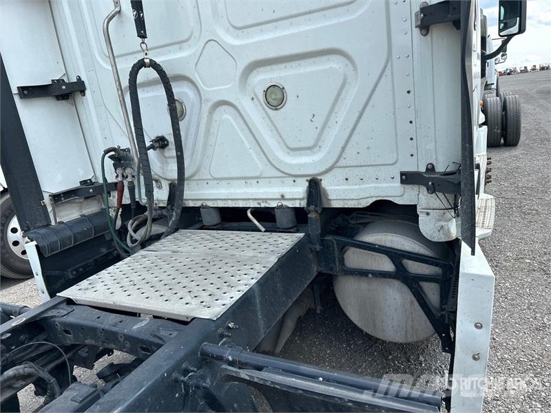 Freightliner Cascadia 125 6x4 T/A Sleeper Truck Tractor Motrici e Trattori Stradali