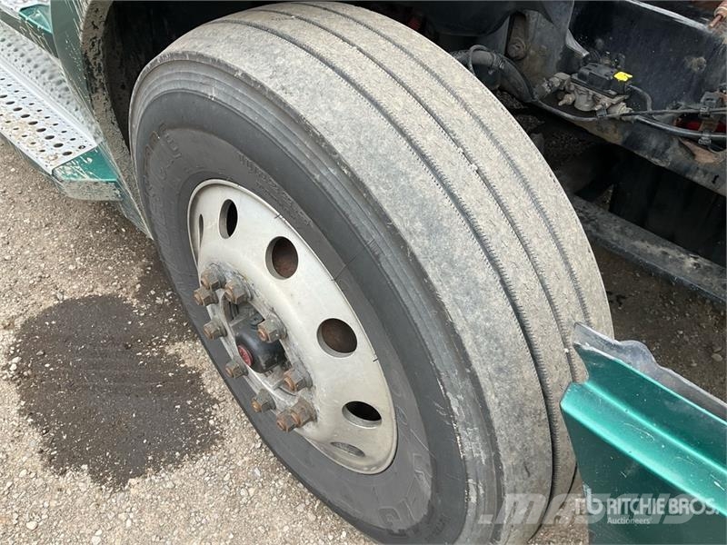 Freightliner Cascadia 126 6x4 T/A Sleeper Truck Tractor Motrici e Trattori Stradali