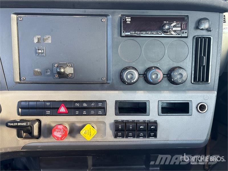 Freightliner Cascadia 126 Седельные тягачи