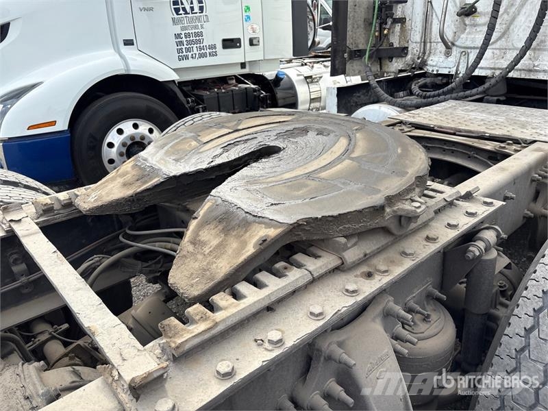 Freightliner Cascadia 126 6x4 T/A Sleeper Truck Tractor Sattelzugmaschinen