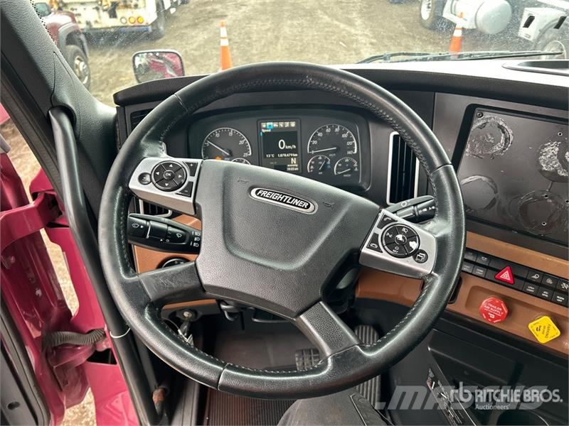 Freightliner Cascadia 126 6x4 T/A Sleeper Truck Tractor Cavalos mecânicos