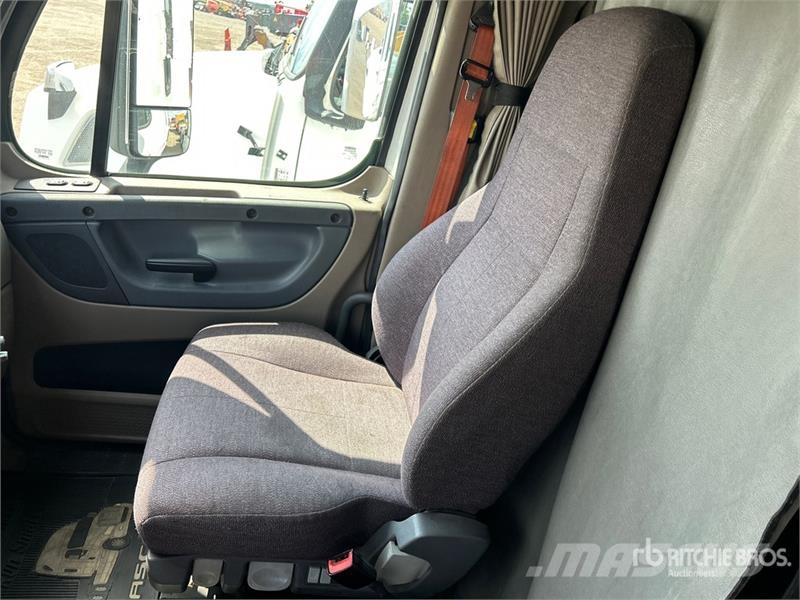 Freightliner Cascadia 125 6x4 T/A Sleeper Truck Tractor Truck Tractor Units