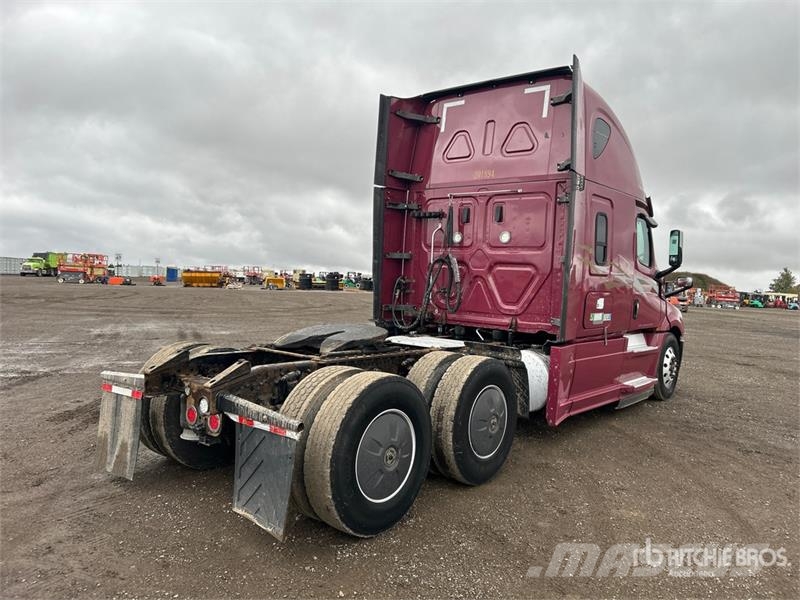 Freightliner Cascadia 126 6x4 T/A Sleeper Truck Tractor Cavalos mecânicos