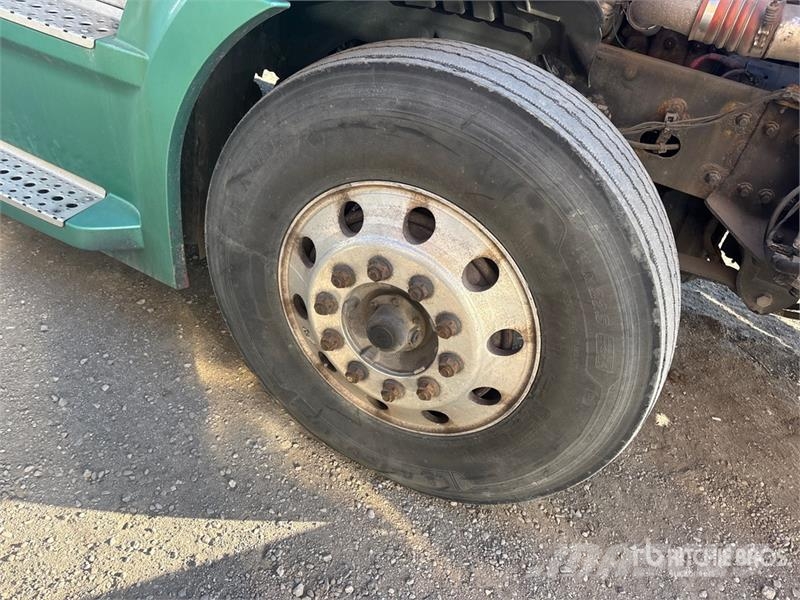 Freightliner Cascadia 126 6x4 T/A Sleeper Truck Tractor Truck Tractor Units