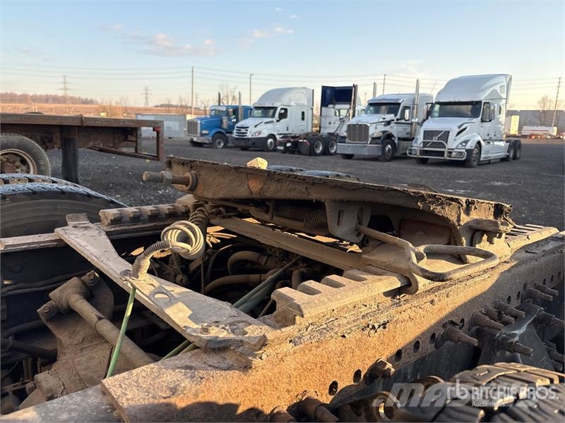 Freightliner Cascadia 126 6x4 T/A Sleeper Truck Tractor Седельные тягачи