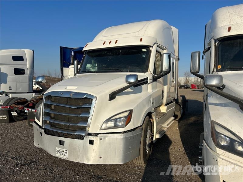 Freightliner Cascadia 126 6x4 T/A Sleeper Truck Tractor Vlačilci