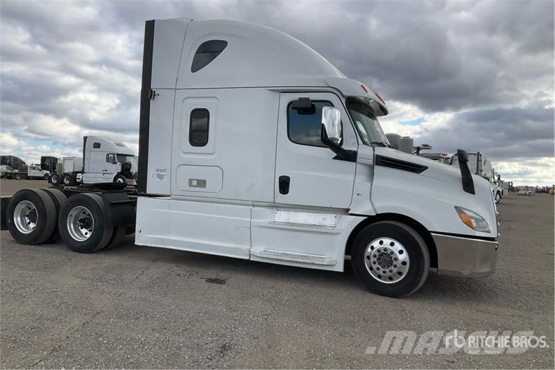 Freightliner Cascadia 126 6x4 T/A Sleeper Truck Tractor وحدات الجر