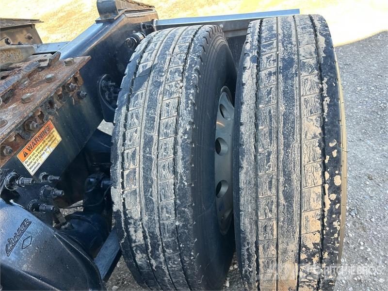 Freightliner Cascadia 126 6x4 T/A Sleeper Truck Tractor وحدات الجر