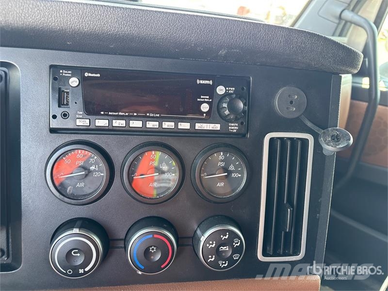 Freightliner Cascadia 126 Naudoti vilkikai