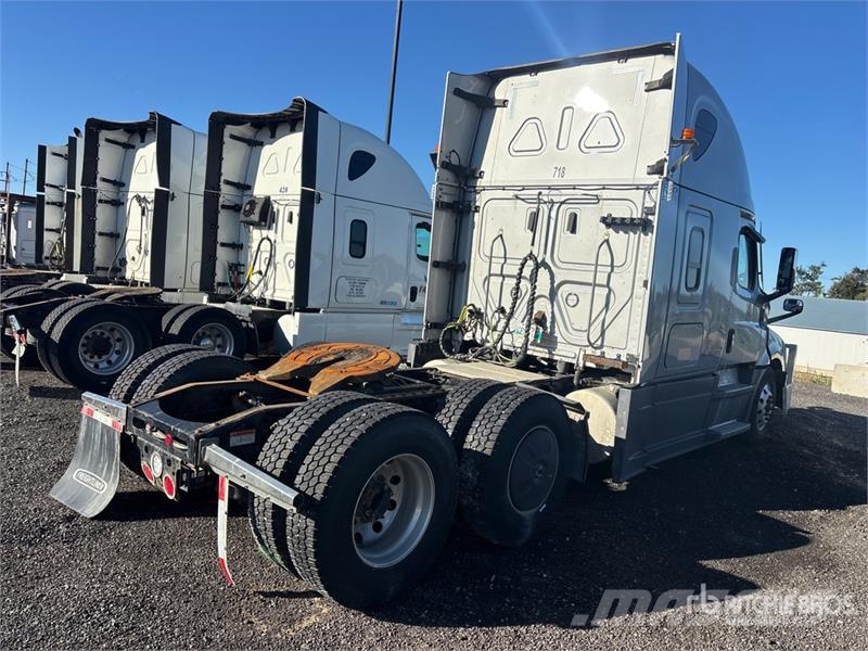 Freightliner Cascadia 126 6x4 T/A Sleeper Truck Tractor Tractor Units
