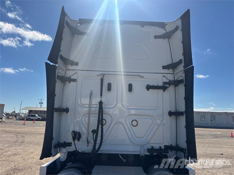 Freightliner Cascadia 126 Trekkers
