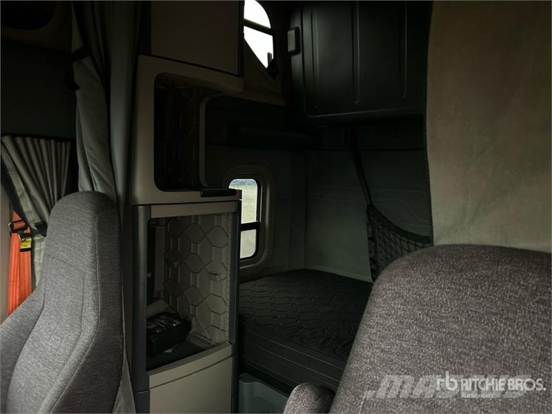 Freightliner Cascadia 125 6x4 T/A Sleeper Truck Tractor Motrici e Trattori Stradali