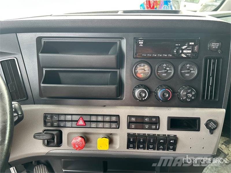 Freightliner Cascadia 126 6x4 T/A Sleeper Truck Tractor Truck Tractor Units
