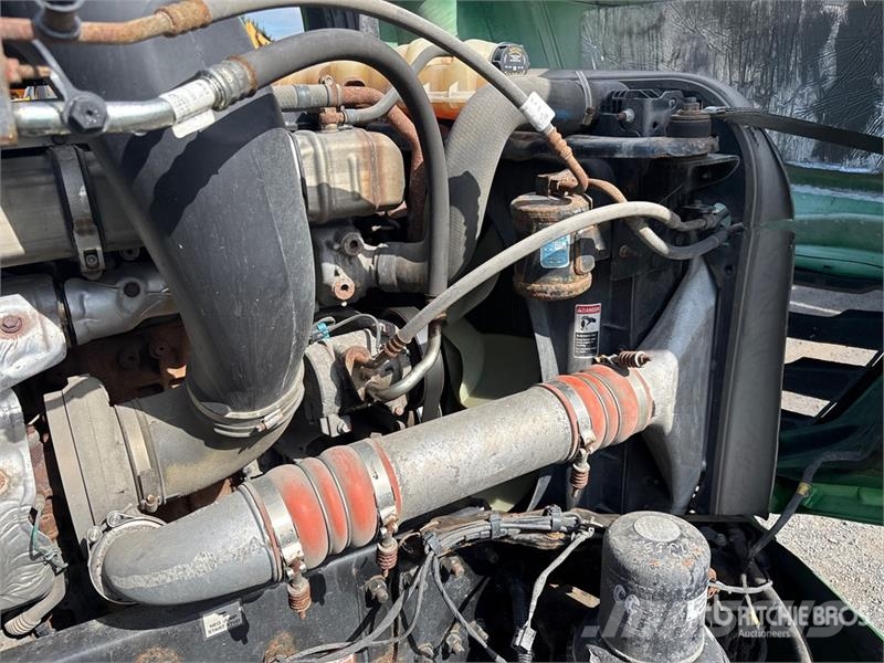 Freightliner Cascadia 126 6x4 T/A Sleeper Truck Tractor Тягачі