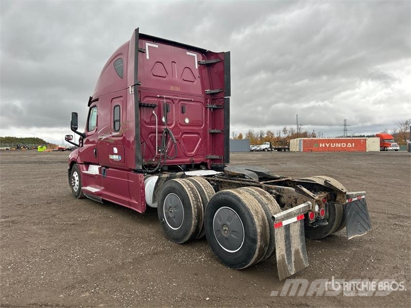 Freightliner Cascadia 126 6x4 T/A Sleeper Truck Tractor Cavalos mecânicos