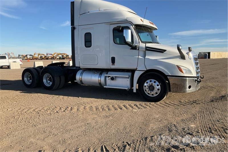 Freightliner Cascadia 126 6x4 T/A Sleeper Truck Tractor Traktorske jedinice