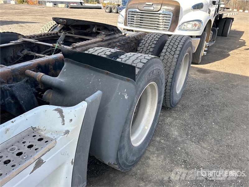 Freightliner Cascadia 125 6x2 T/A Sleeper Truck Tractor وحدات الجر