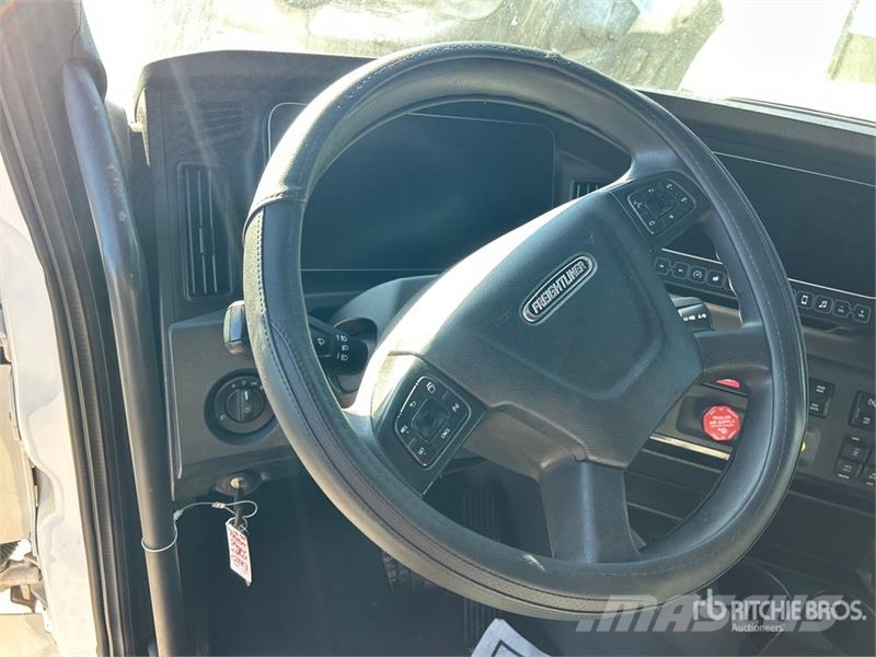 Freightliner Cascadia 126 وحدات الجر