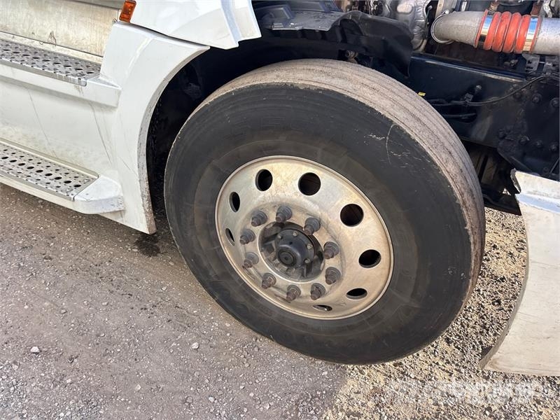 Freightliner Cascadia 126 6x4 T/A Sleeper Truck Tractor Влекачи