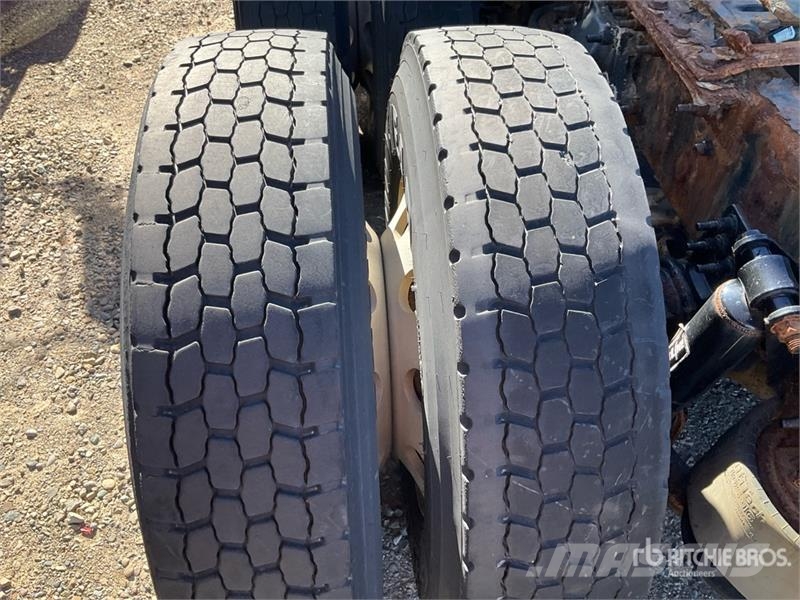 Freightliner Cascadia 126 6x4 T/A Sleeper Truck Tractor (Inoper وحدات الجر