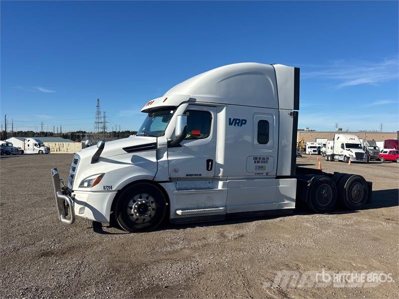 Freightliner Cascadia 126 6x4 T/A Sleeper Truck Tractor Тягачі