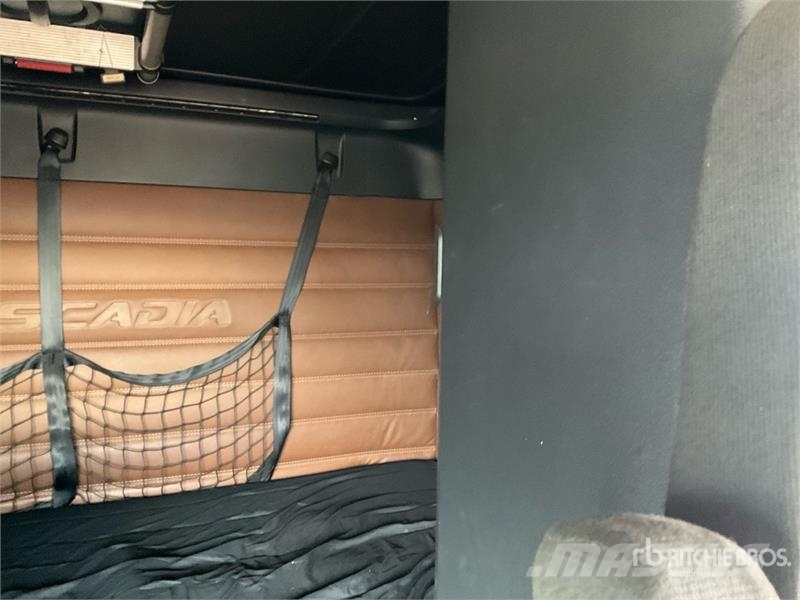 Freightliner Cascadia 126 6x4 T/A Sleeper Truck Tractor Traktorske jedinice