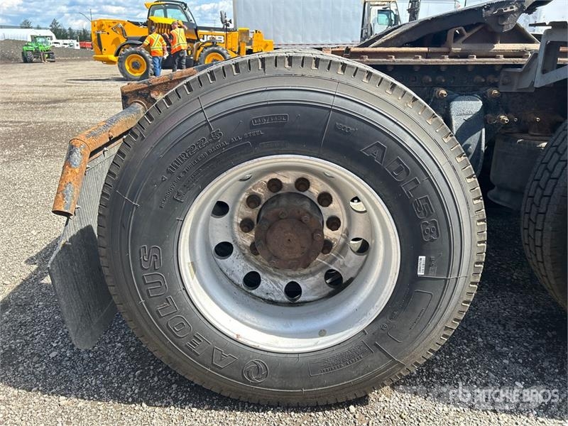 Freightliner Cascadia 126 6x4 T/A Sleeper Truck Tractor 曳引機組件