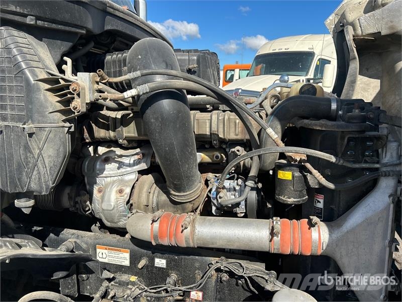 Freightliner Cascadia 126 6x4 T/A Sleeper Truck Tractor Седельные тягачи