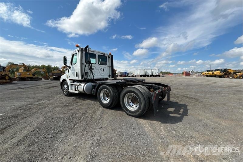 Freightliner Cascadia 126 Vilcēji