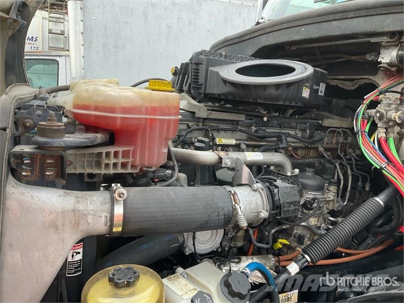 Freightliner Cascadia 126 6x4 T/A Sleeper Truck Tractor وحدات الجر