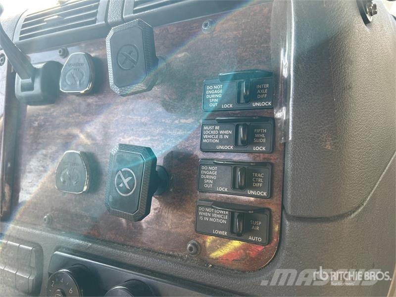 Freightliner Cascadia 125 6x4 T/A Sleeper Truck Tractor Седельные тягачи
