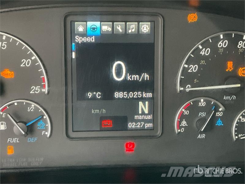 Freightliner Cascadia 126 6x4 T/A Sleeper Truck Tractor Vetopöytäautot