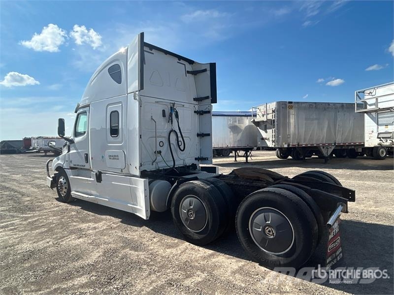 Freightliner Cascadia 126 6x4 T/A Sleeper Truck Tractor (Inoper Tegljači