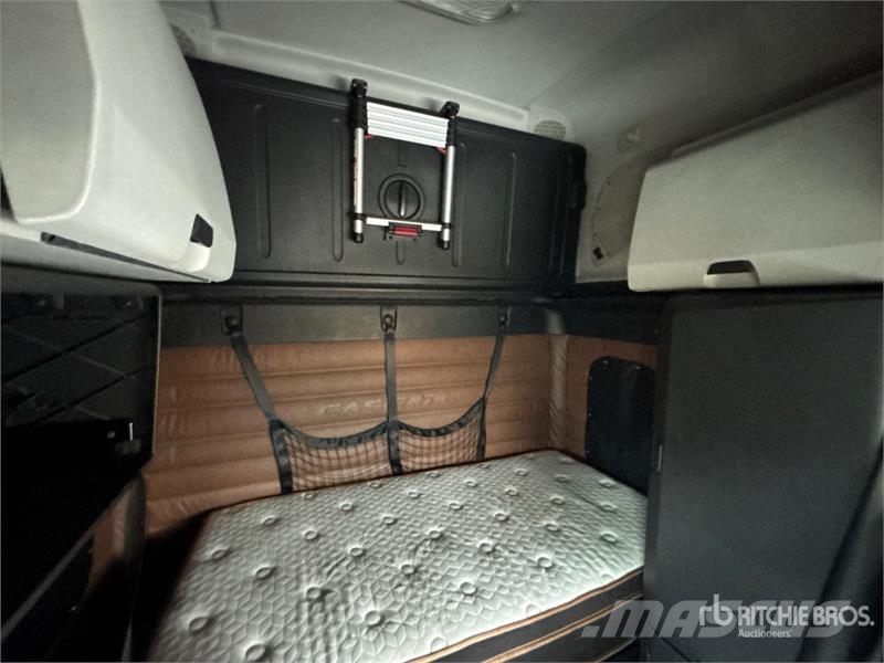 Freightliner Cascadia 126 Prime Movers