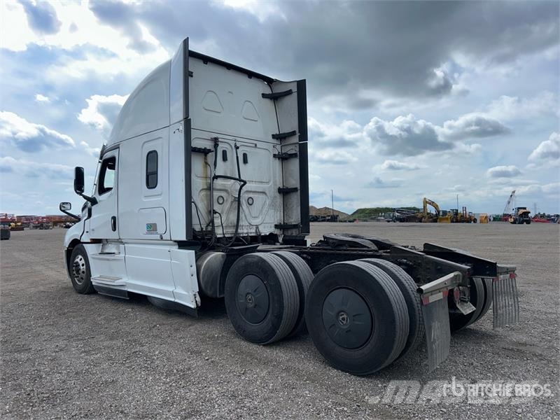 Freightliner Cascadia 126 6x4 T/A Sleeper Truck Tractor Tractor Units