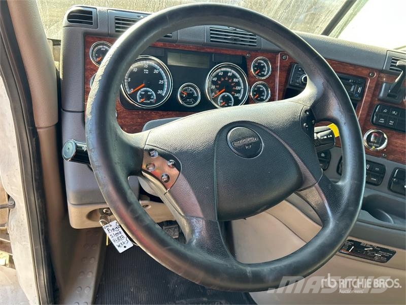 Freightliner Cascadia 125 6x4 T/A Sleeper Truck Tractor Truck Tractor Units