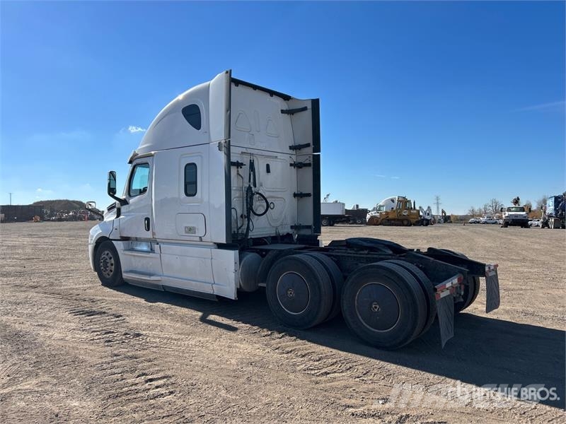 Freightliner Cascadia 126 6x4 T/A Sleeper Truck Tractor Sattelzugmaschinen