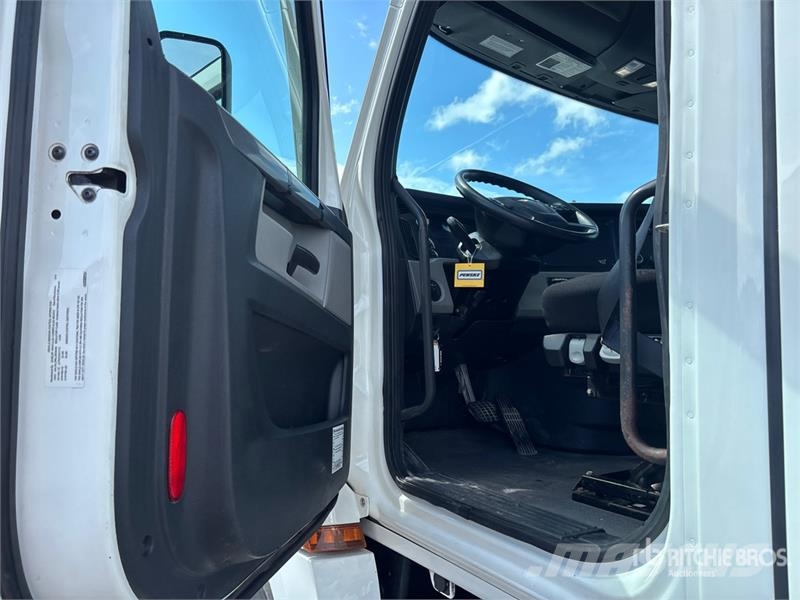 Freightliner Cascadia 126 Vilcēji