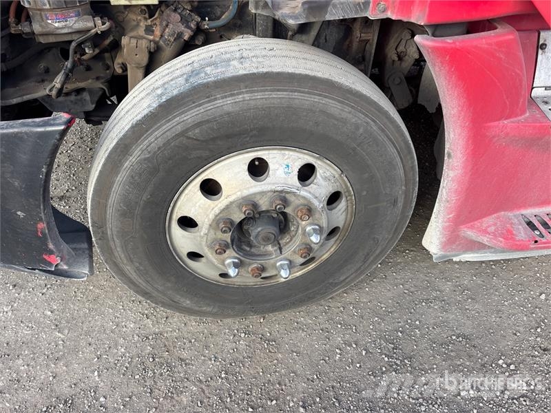 Freightliner Cascadia 125 6x4 T/A Sleeper Truck Tractor Tegljači