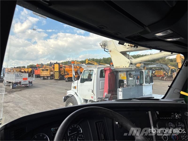 Freightliner Cascadia 126 6x4 T/A Sleeper Truck Tractor Tegljači