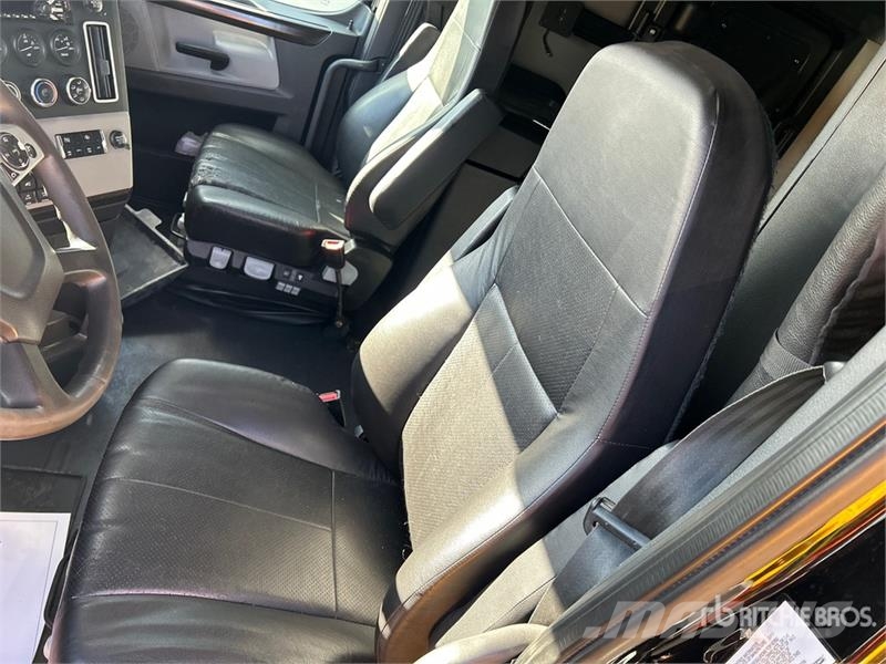 Freightliner Cascadia 126 6x4 T/A Sleeper Truck Tractor Tractor Units