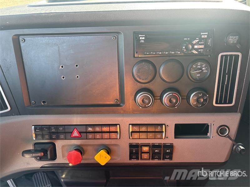 Freightliner Cascadia 126 Vetopöytäautot