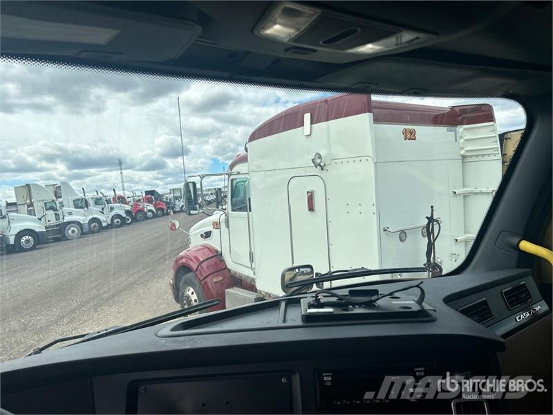 Freightliner Cascadia 126 6x4 T/A Sleeper Truck Tractor 牵引车