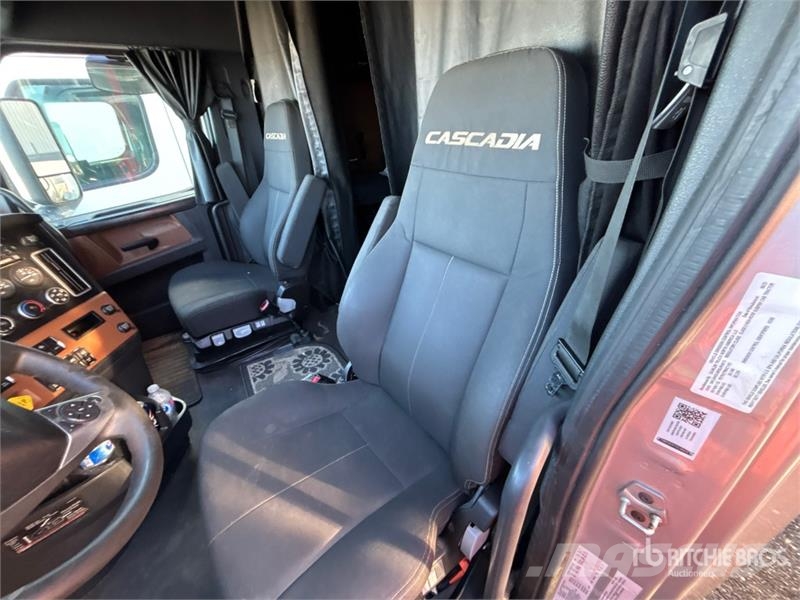 Freightliner Cascadia 126 6x4 T/A Sleeper Truck Tractor (Inoper Prime Movers