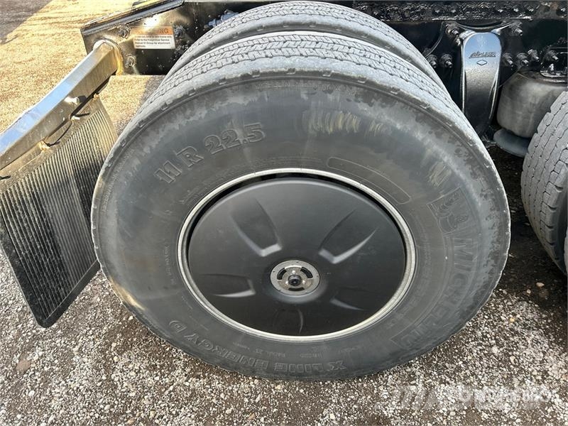 Freightliner Cascadia 126 6x4 T/A Sleeper Truck Tractor Trekkers