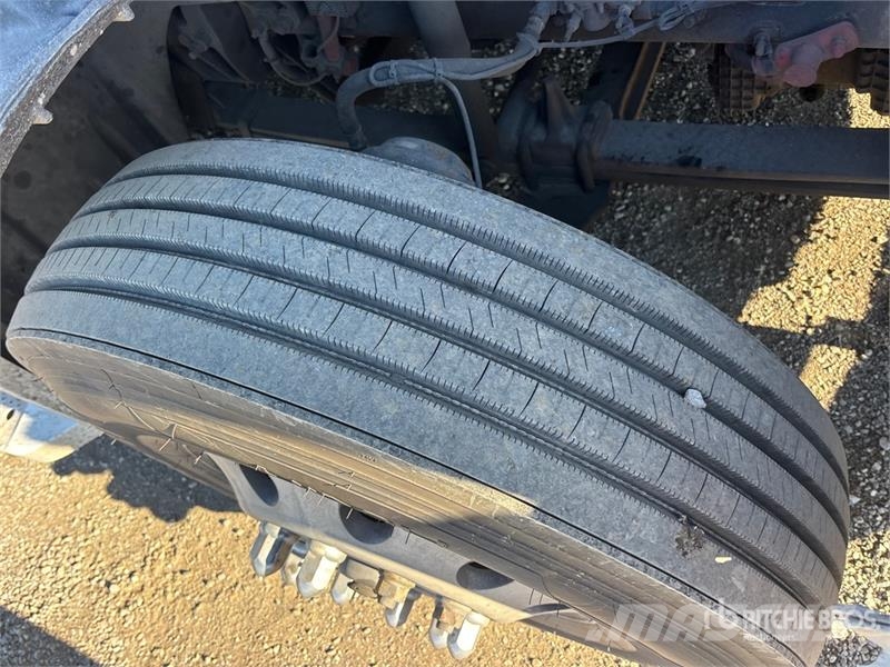 Freightliner Cascadia 126 6x4 T/A Sleeper Truck Tractor Тягачі