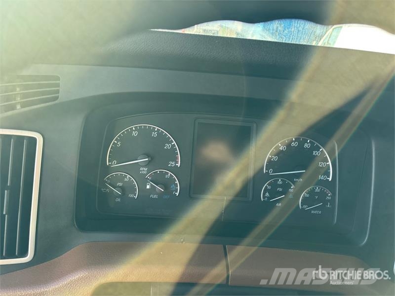 Freightliner Cascadia 126 6x4 T/A Sleeper Truck Tractor Влекачи